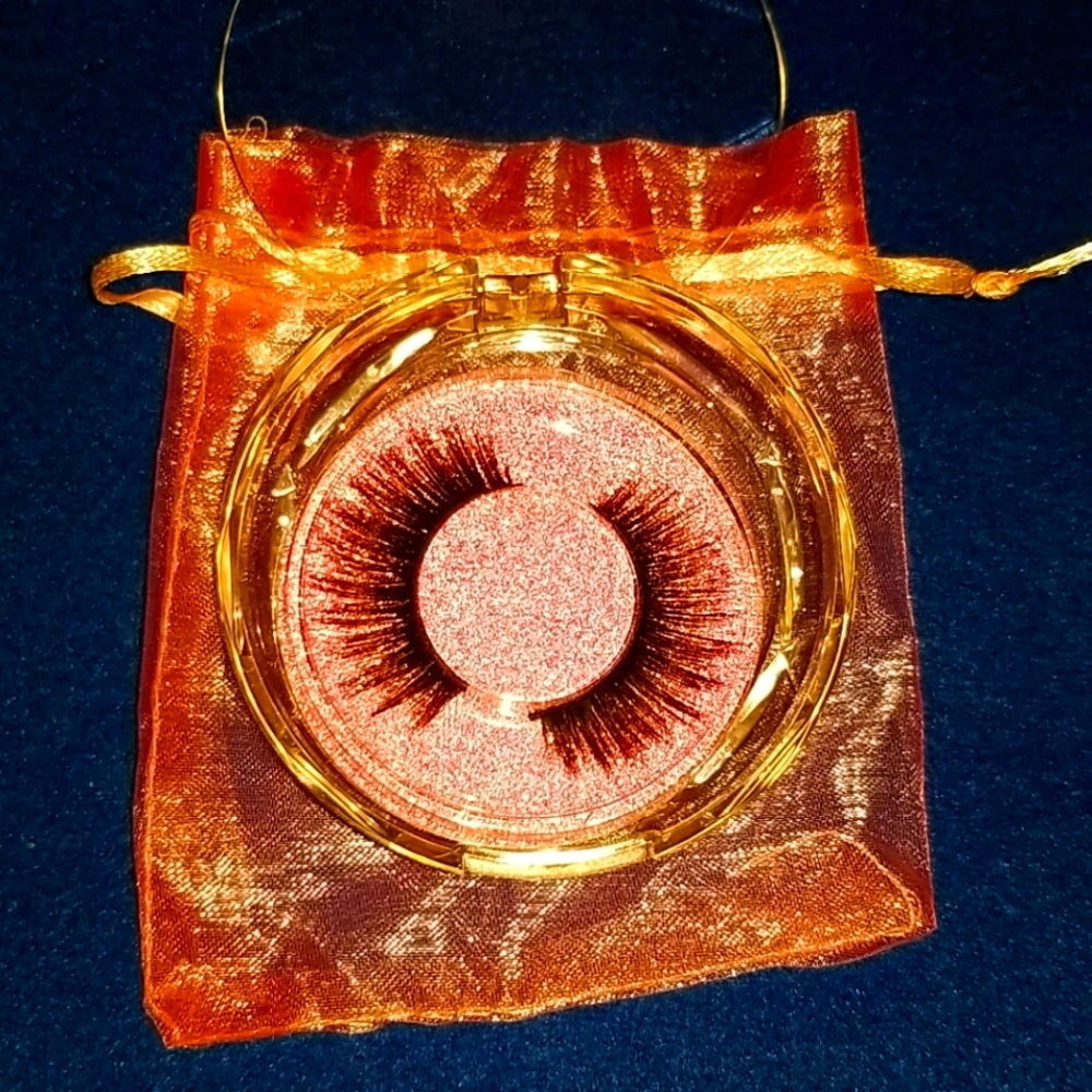 1 pair faux eyelashes